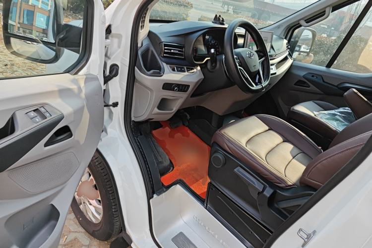 Used SAIC MAXUS Xintu V90 2024 ZhiJie 2.0T Automatic Rear-Drive Long-Wheelbase High-Roof Model with Single Rear Tire Available in 6/7-Seater Configurations
