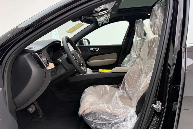 Used Volvo XC60 2026 B5 4x4 Smart Luxury Edition
