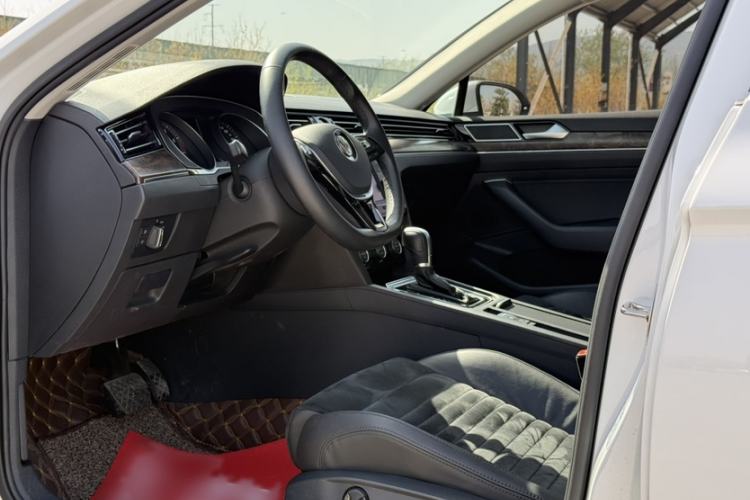 Used Volkswagen Magotan 2018 330TSI DSG Luxury Model Interior 2