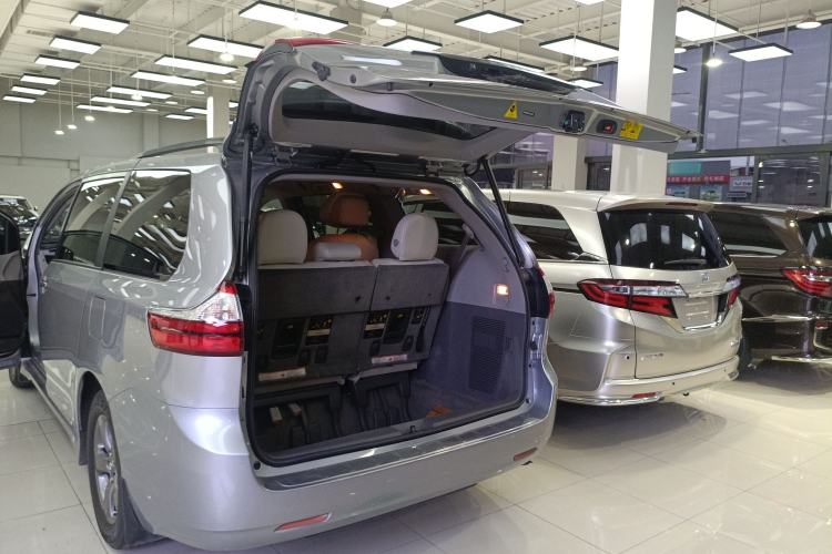 Used Toyota Sienna (Parallel Import) 2018 3.5L Two-Wheel Drive SE U.S. Specification
