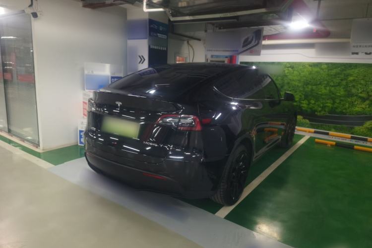 Used Tesla Model Y 2023 Long-Range All-Wheel-Drive Version