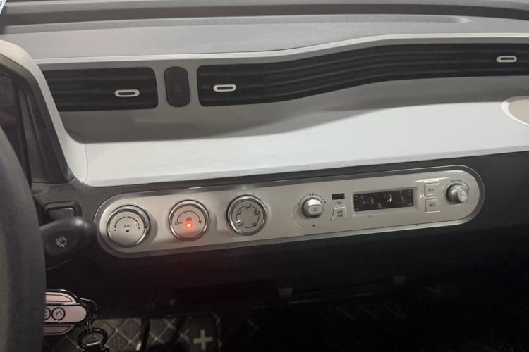 Used Wuling Hongguang MINIEV 2022 Macaron Fashion Model Lithium Iron Phosphate Audio And AC Panel