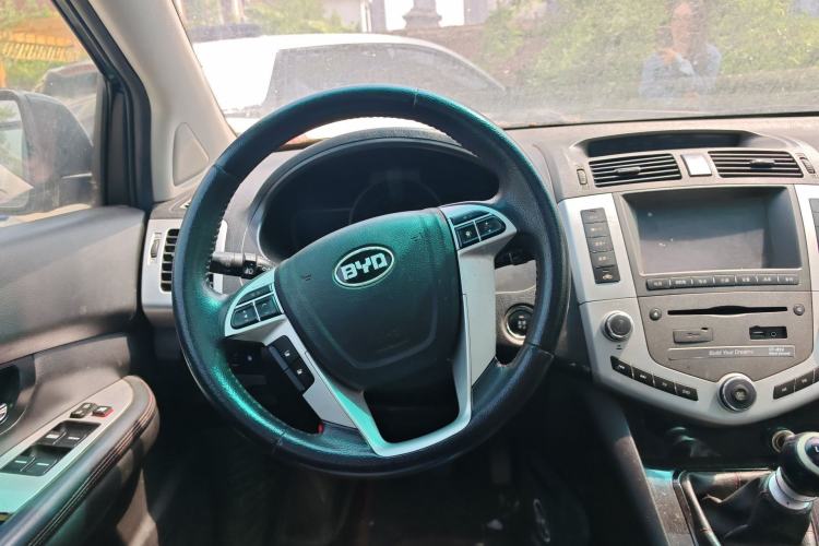 Used BYD S6 2014 1.5TI Manual Luxury 5-Seater Steering Wheel