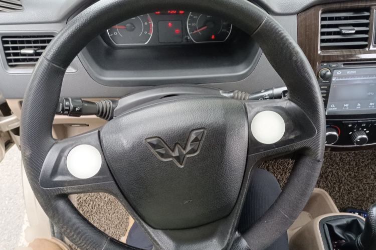 Used Wuling Rongguang 2014 1.5L S Standard Version