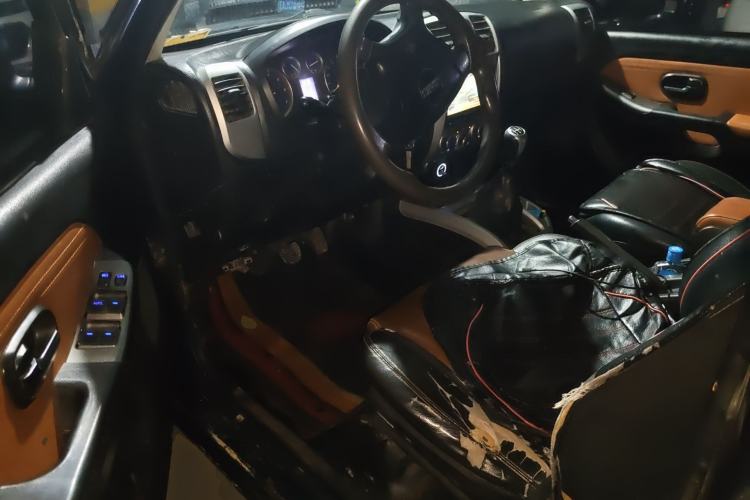 Used JMC Baodian 2018 2.9T New Value-Added 4x4 Diesel Comfort Version with Standard Cargo Bed – JX4D30B5L Driver Seat