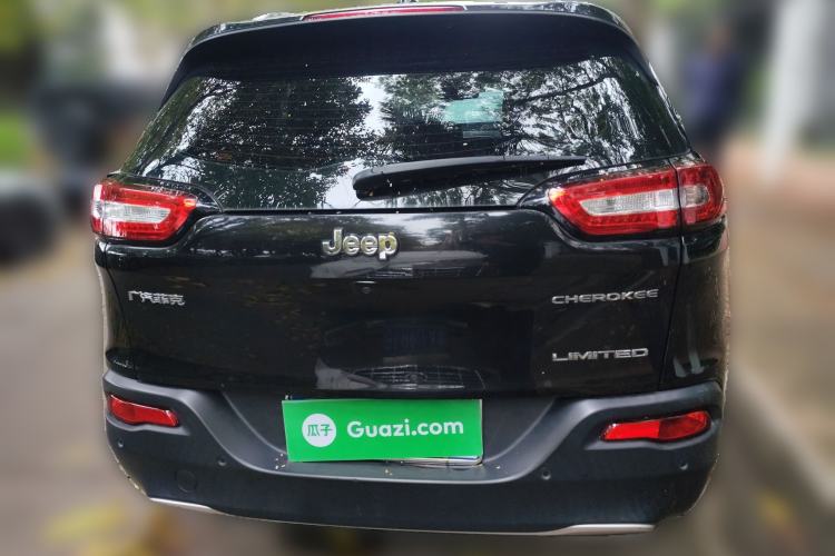 Used Jeep Cherokee 2020 2.0L Two-Wheel Drive Classic Sports Edition
