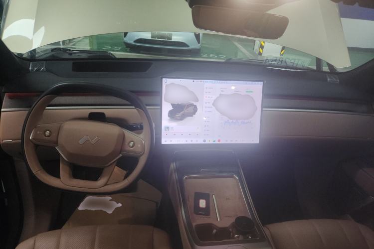 Used ONVO Luxeed L90 2025 Model—Pro Six-Seater Version Center Console