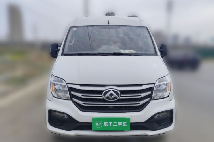 Used SAIC MAXUS Xintu V80 2019 2.5T Classic Model 6-Speed Manual Aotong Long Wheelbase Mid-Height 7-Seater
