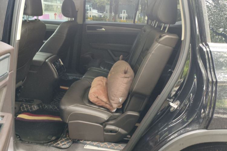 Used Volkswagen Teramont 2017 330TSI Two-Wheel-Drive Luxury Edition Left Rear Seat