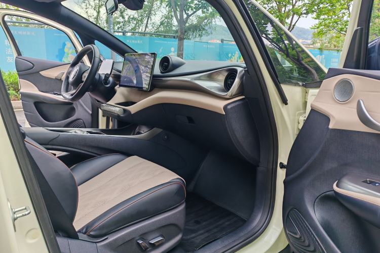 Used BYD Dolphin 2023 420 km Fashion Edition Right Front Seat