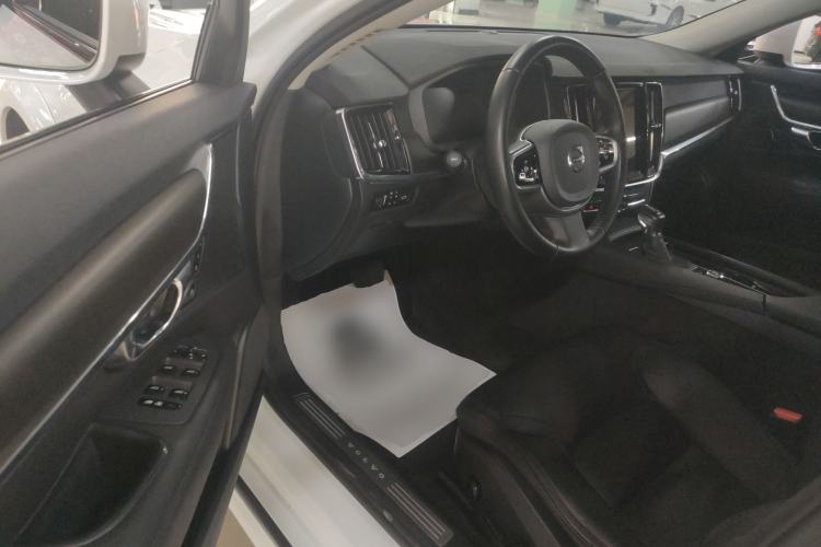 Used Volvo V90 2020 Facelifted Cross Country T5 AWD Zhiyuan Edition
