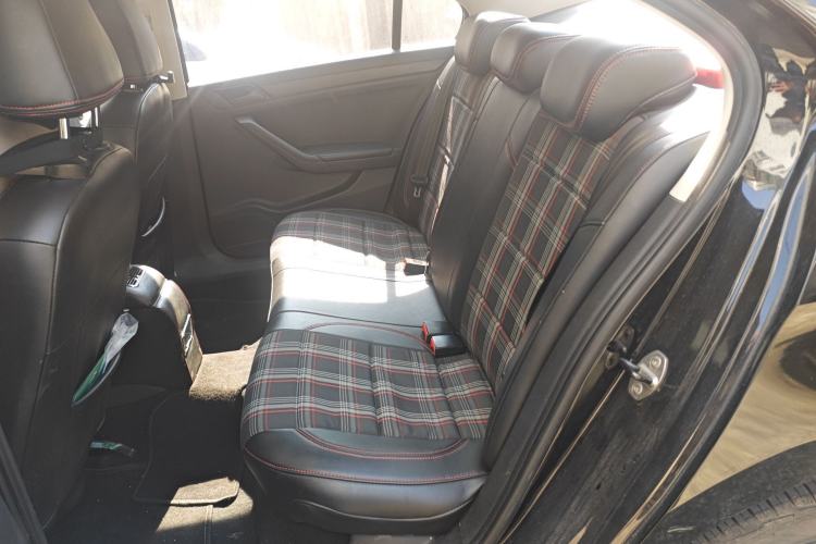 Used Volkswagen Jetta 2013 1.6L Automatic Fashion Model Left Rear Seat