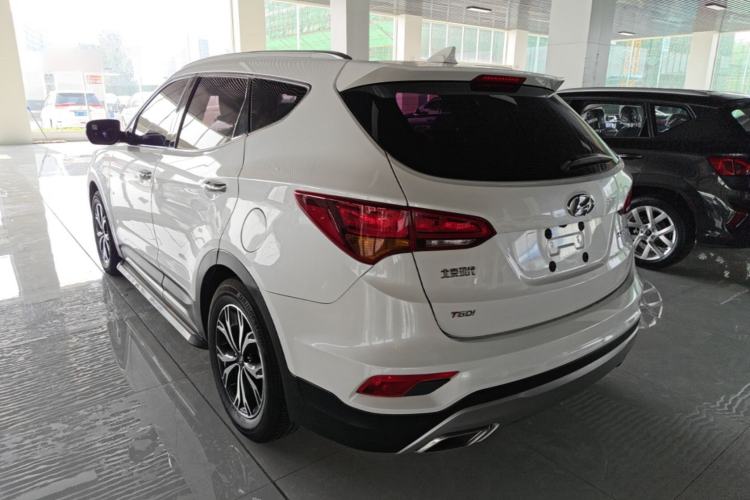 Used Hyundai Santa Fe 2017 2.0T Automatic Two-Wheel Drive Smart Version 7 Seats

