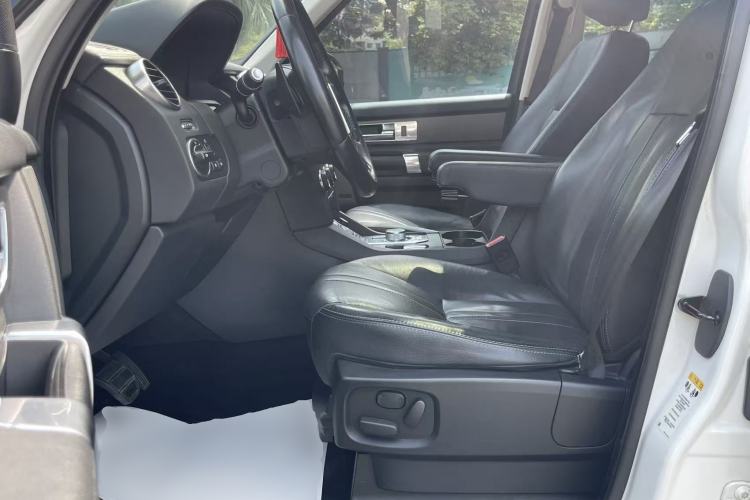 Used Land Rover Discovery 2016 3.0 SC V6 SE Left Front Seat