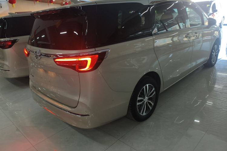 Used Buick GL8 2022 ES Landtrek 653T Luxury Edition