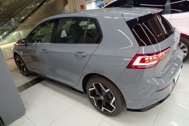 Used Volkswagen Golf 2025 Facelifted II 300TSI R-Line
