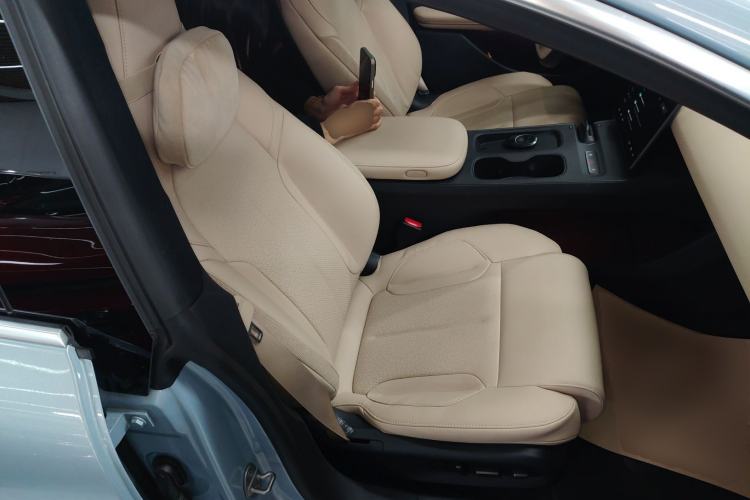 Used Nio ET5 2024 75 kWh Right Front Seat