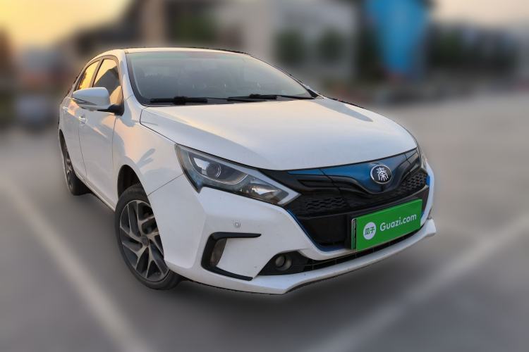 Used BYD Qin New Energy 2017 Qin EV300 Flagship Model Front Right 45 Deg