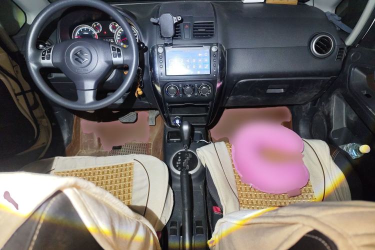 Used Suzuki SX4 2013 1.6L Automatic CoolRide Model Center Console