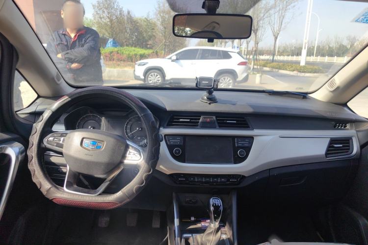 Used Geely Auto Vision X3 2019 Upgraded Model 1.5L Manual Elite Version Center Console