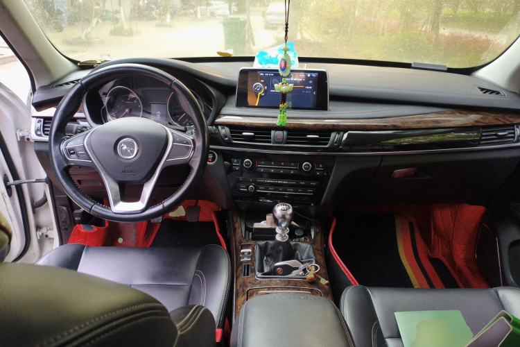 Used Hanteng X7 2016 1.5T Manual Luxury Edition Center Console