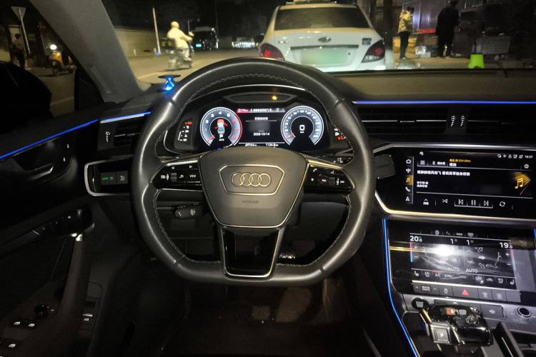 Used Audi A7L 2022 55 TFSI quattro S-line Zhiyuan Crystal Flow Package
