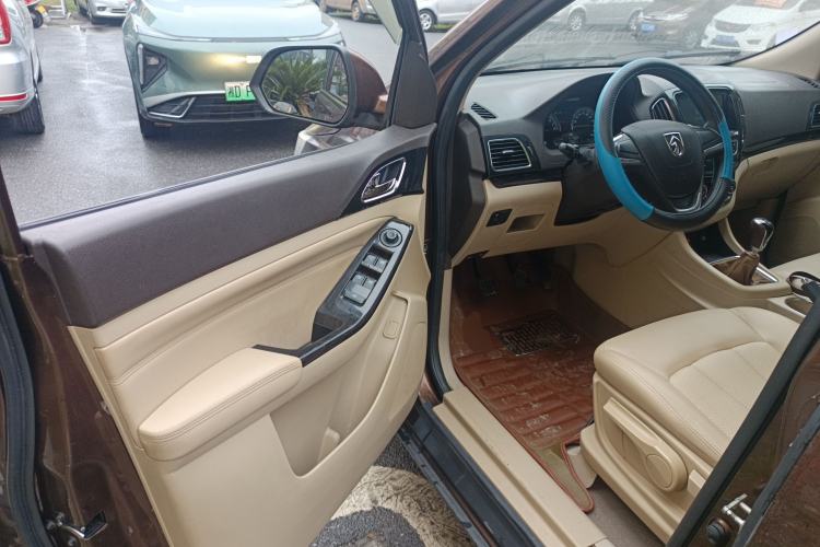 Used Baojun 730 2014 1.5L manual Comfort version 7 seats
