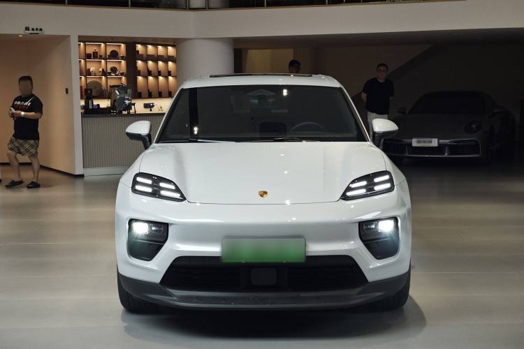 Used Porsche Macan 2024 Macan Long Range Edition
