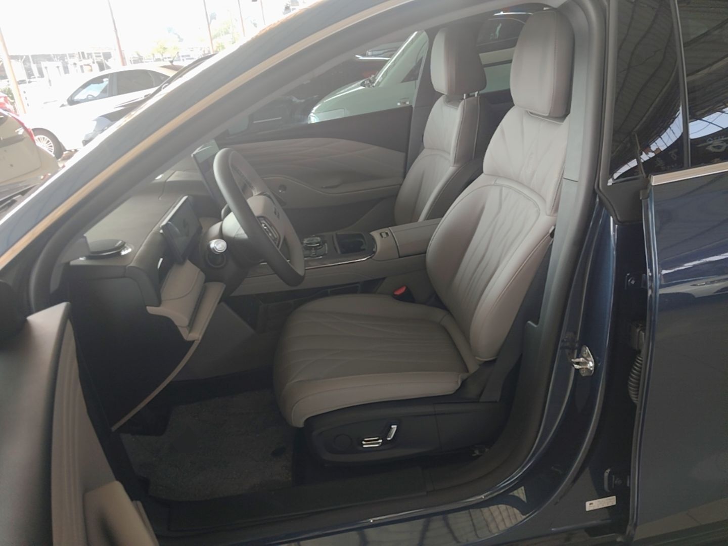 Geely Galaxy 8 2025 130km EM-i Prestige Edition — снимка 17