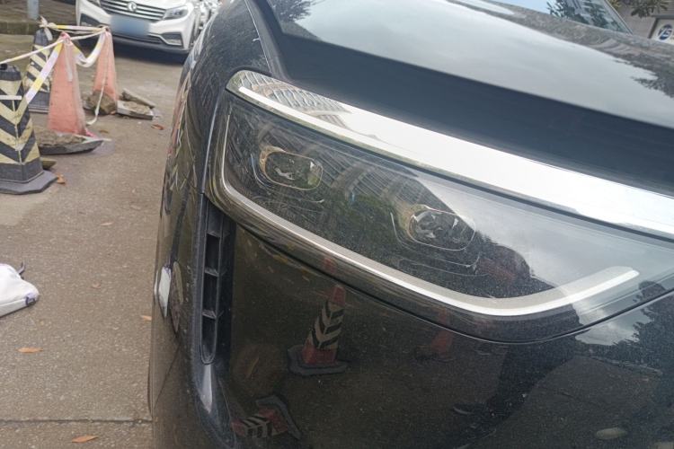 Used Hima AITO M8 2025 Model, Pure Electric Max+ Five-Seat All-Wheel-Drive Version Right Front Headlight