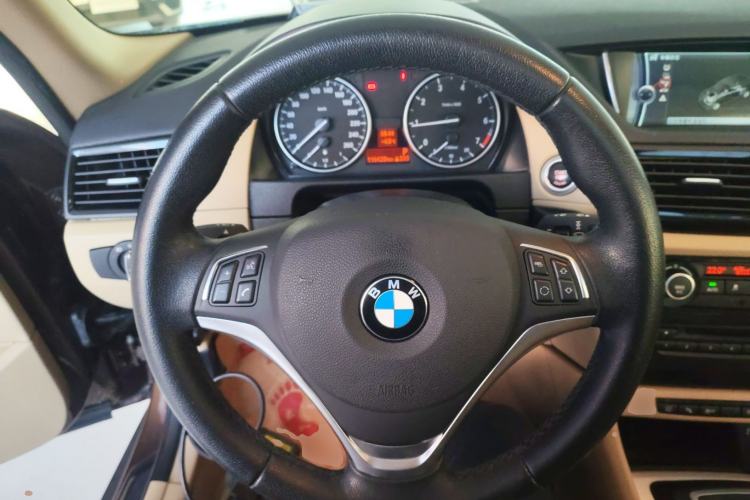 Used BMW X1 2014 sDrive18i Leading Model
