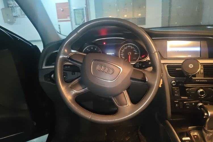Used Audi A4L 2015 30 TFSI Automatic Comfort Model Steering Wheel