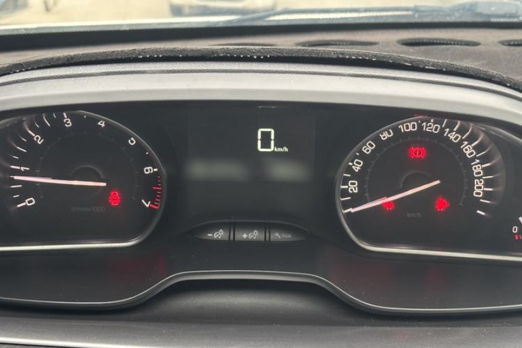 Used Peugeot 2008 2014 1.6L Manual Fashion Edition Interior 7