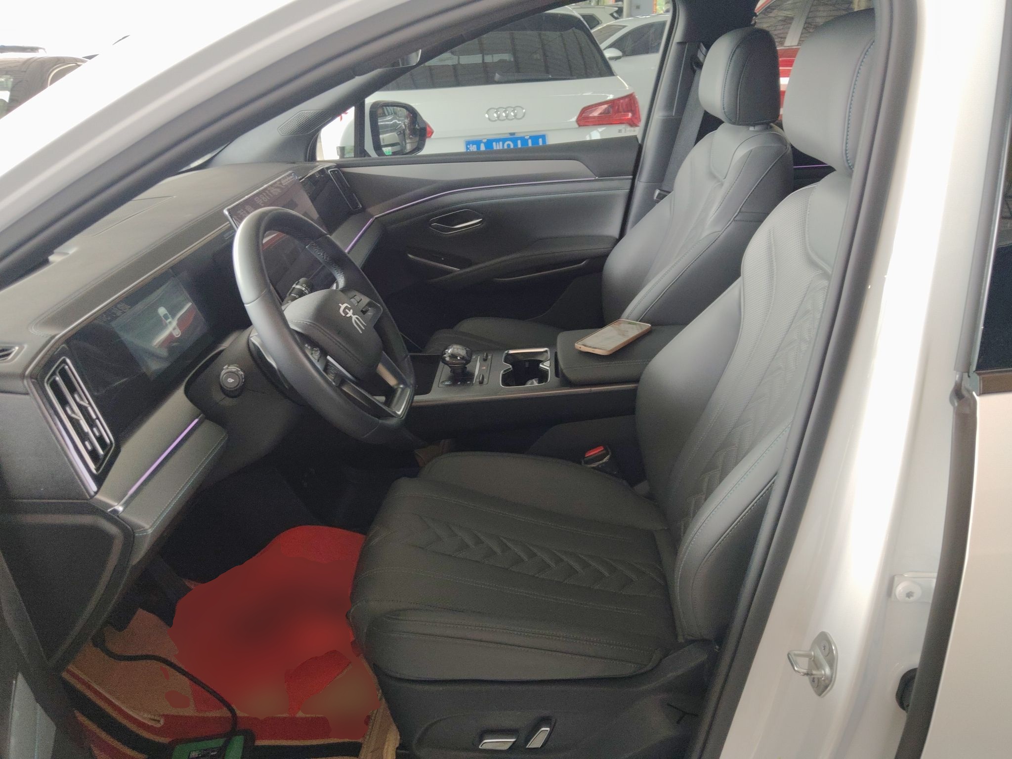 Переднее сиденье в автомобиле