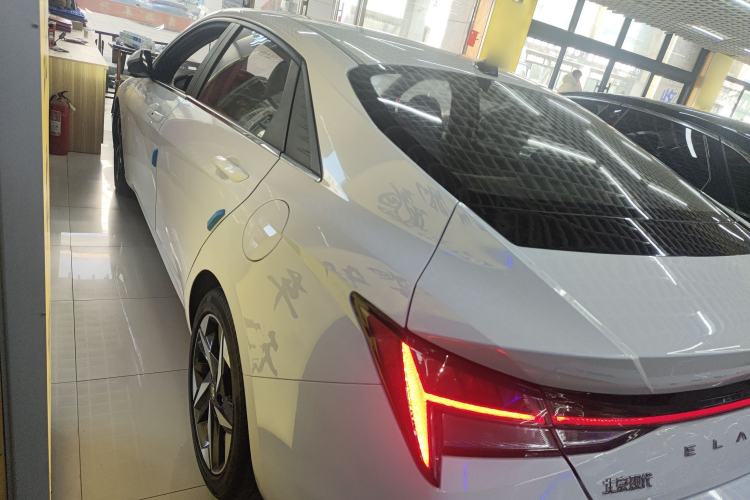 Used Hyundai Elantra 2022 1.5L CVT LUX Prestige Edition
