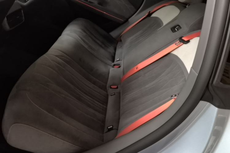 Used Geely Galaxy E8 2025 620 km All-Wheel Drive Starship LiDAR-Enabled Intelligent Driving Version Left Rear Seat