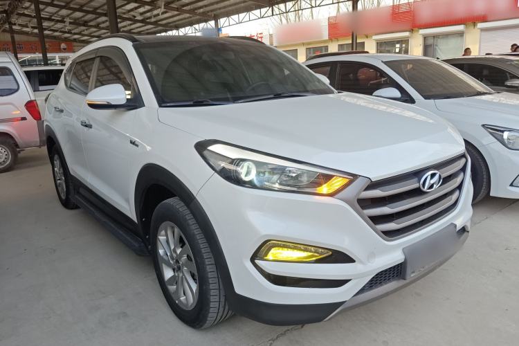 Used Hyundai Tucson 2015 1.6T Dual-Clutch Two-Wheel-Drive Smart Model Front Right 45 Deg