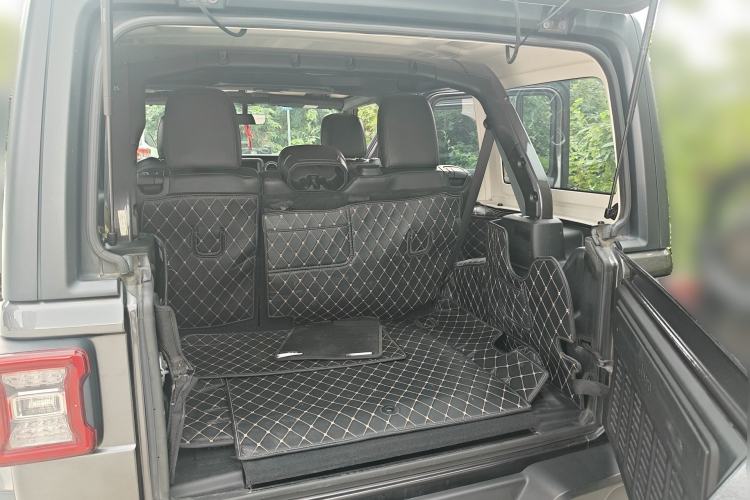 Used Jeep Wrangler 2018 2.0T Sahara Four-Door Edition
