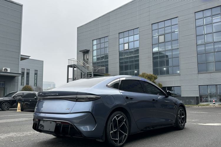 Used BYD Seal 2022 700 km Long-Range Rear-Wheel-Drive Version Exterior 8