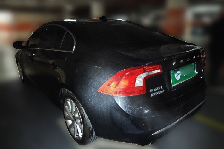 Used Volvo S60 2015 S60L 2.0T Zhiyuan Edition
