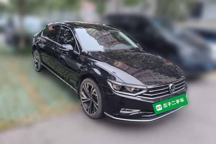 Used Volkswagen Magotan 2021 330TSI DSG 30th Anniversary Edition Front Right 45 Deg