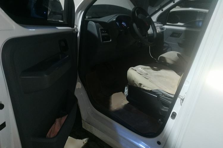 Used Wuling Yangguang 2024 300km Range Practical Window-Sealed Version 60kW
