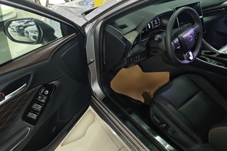 Used Toyota Avalon 2024 Dual-Motor 2.0L Luxury Edition
