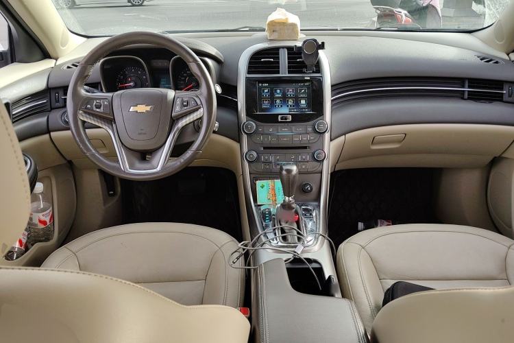 Used Chevrolet Malibu 2014 2.4L Automatic Luxury Edition Center Console