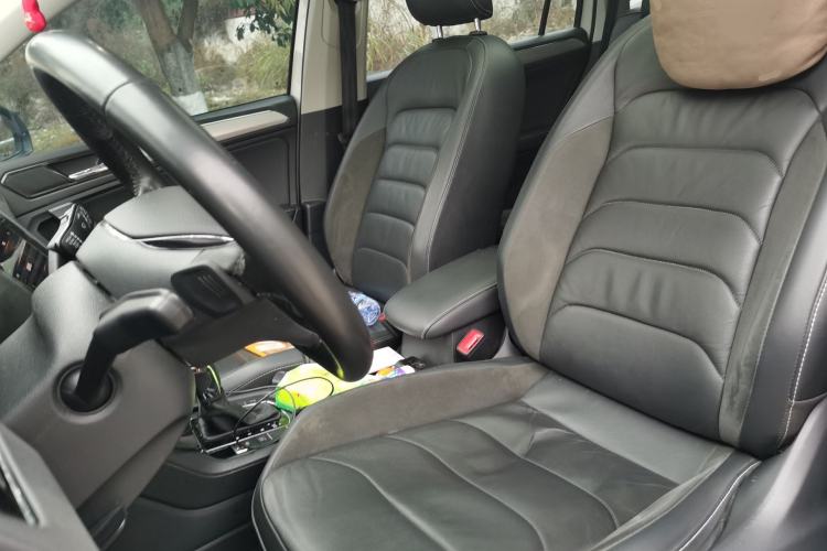 Used Volkswagen Tiguan L 2020 330TSI Automatic Two-Wheel Drive Panoramic Comfort Edition China VI Standard Left Front Seat