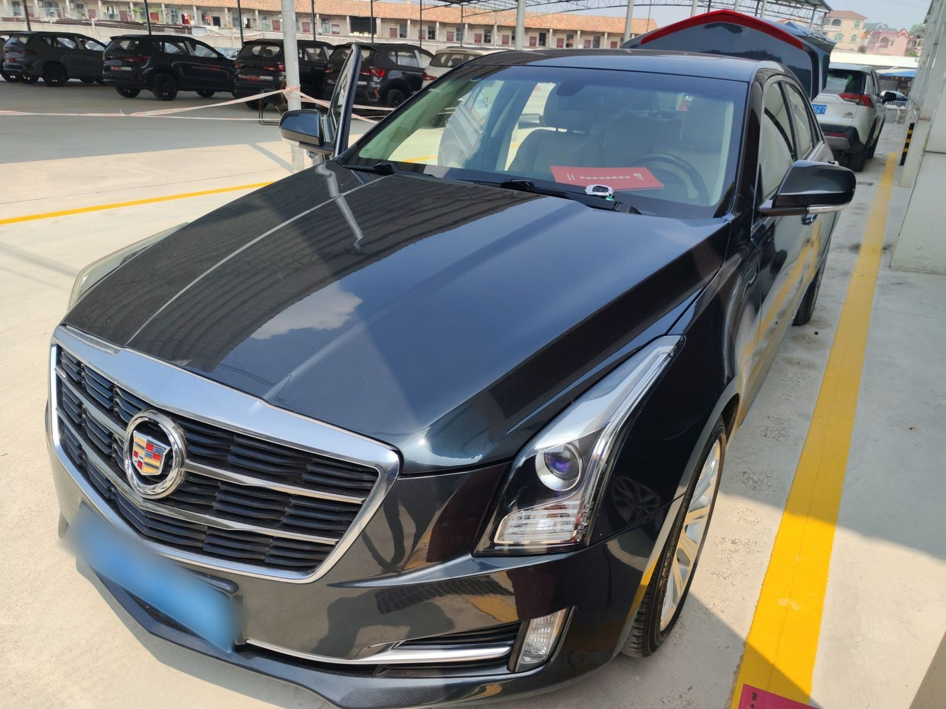 Под передней частью автомобиля