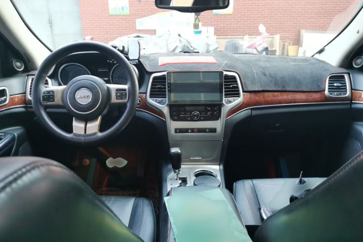 Used Jeep Grand Cherokee 2011 Revised 3.6L Luxury Navigation Edition