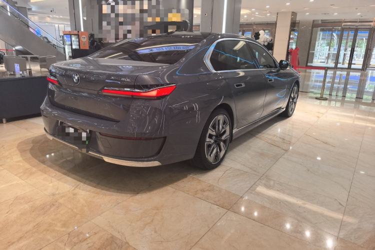 Used BMW i7 2023 xDrive60L Luxury Package Exterior 3