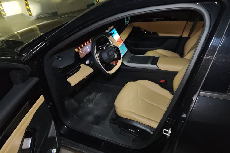 Used Geely Galaxy L6 2024 125km PLUS Dragon Edition
