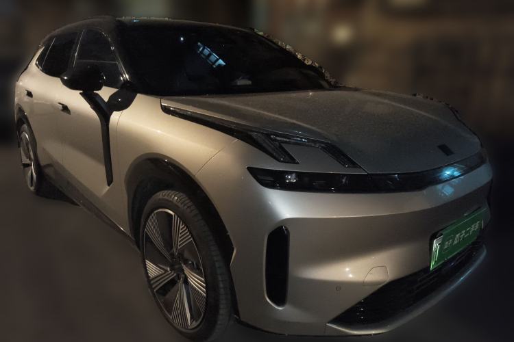 Used Lynk & Co 08 EM-P 2023 120km Long-Range Halo Front Right 45 Deg